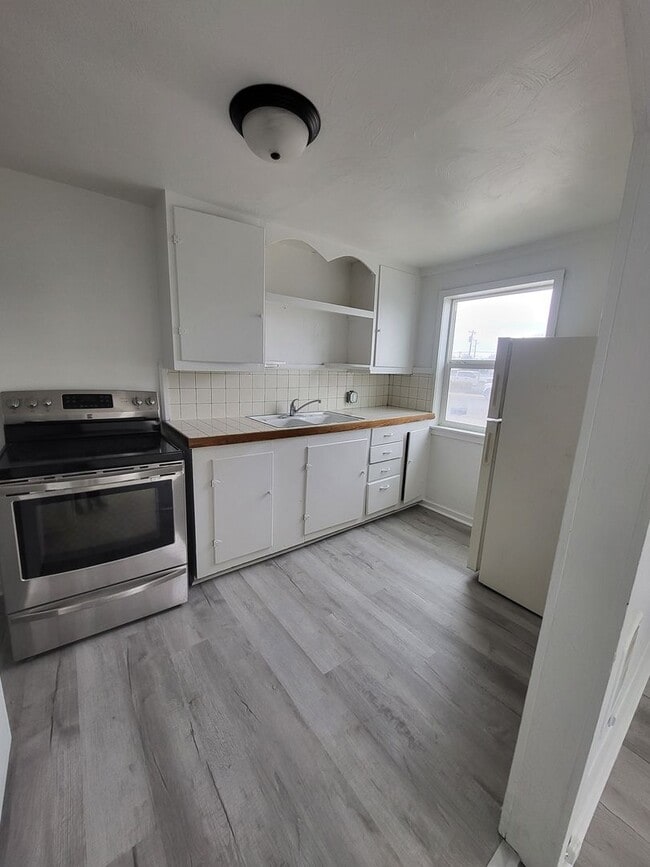 Photo - Updated 1 bedroom unit