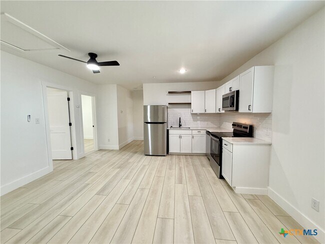 Photo - 2204 W San Antonio St Unit 5