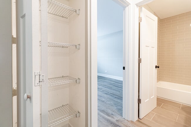 Photo - 527 W Surf St Unit 519