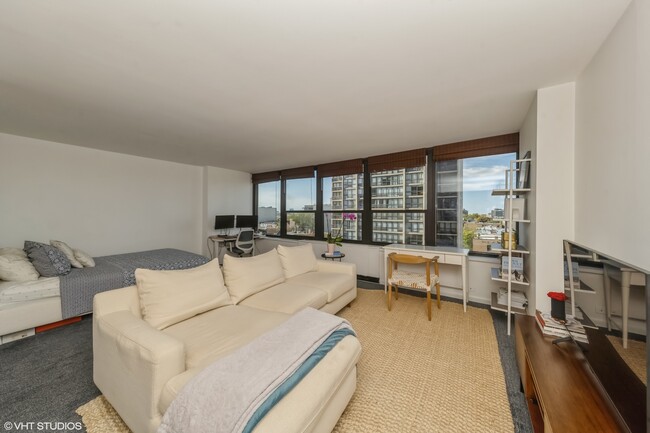 Photo - 1560 N Sandburg Terrace Unit 807