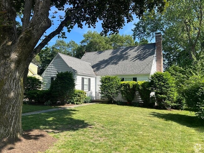 Building Photo - 40 Grosvenor Rd Rental
