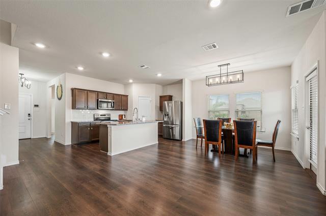 Photo - 901 Euston St