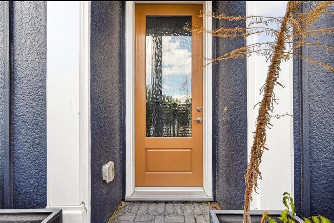 Photo - 815 Bringhurst St