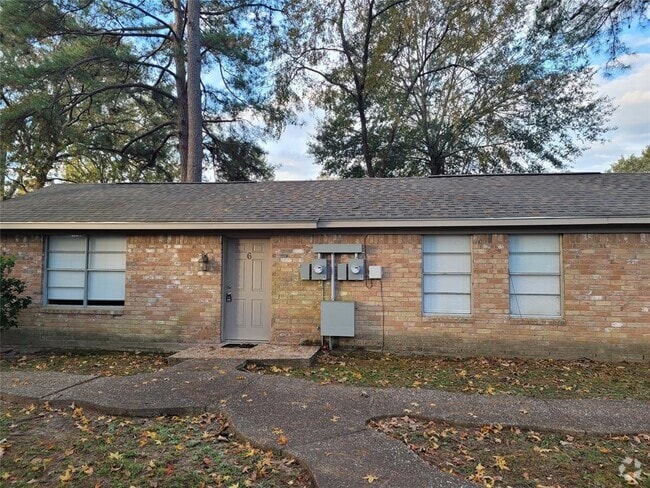 Building Photo - 135 West Dr Unit 3 Rental