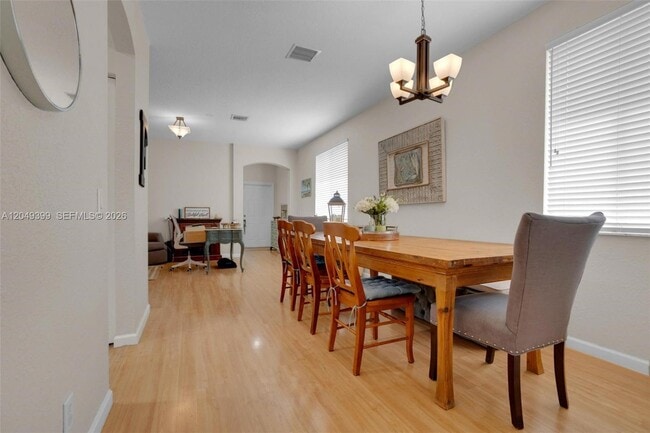 Photo - 899 Phoenix Way