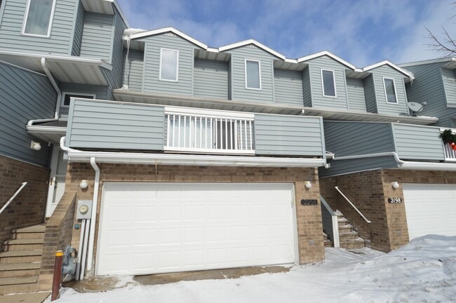Photo - 2 Bed + Den, 2.5 Bathroom Townhouse for Rent