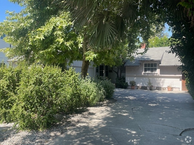 Building Photo - 4717 Cedros Ave Rental