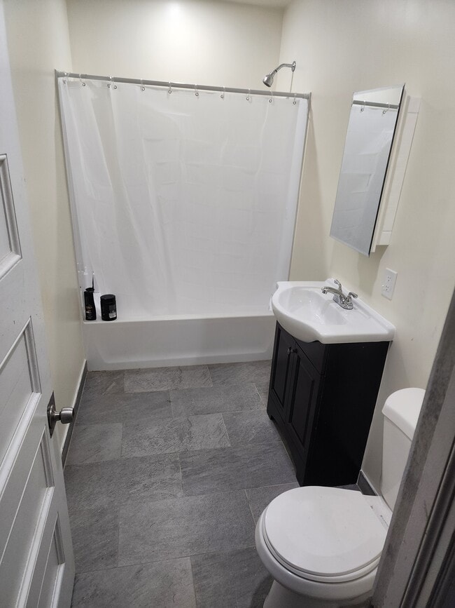 Building Photo - 31 Orne St Unit 2