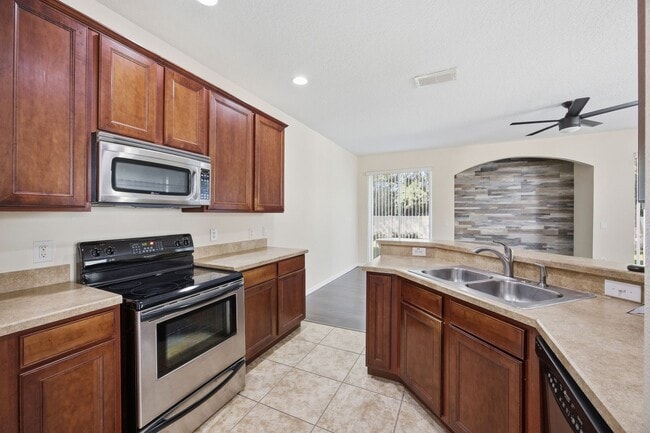 Photo - 3 Bed / 2.5 Bath Townhome – 2-Car Garage | Kissimmee, FL