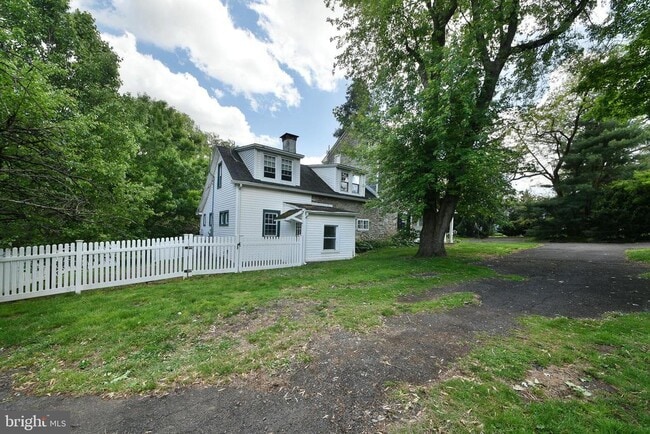 Photo - 966 Paige Ct