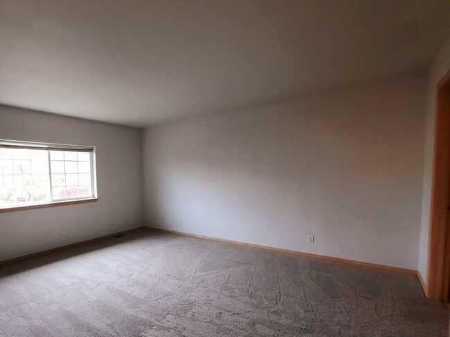 Photo - 860 SE Sentry Dr