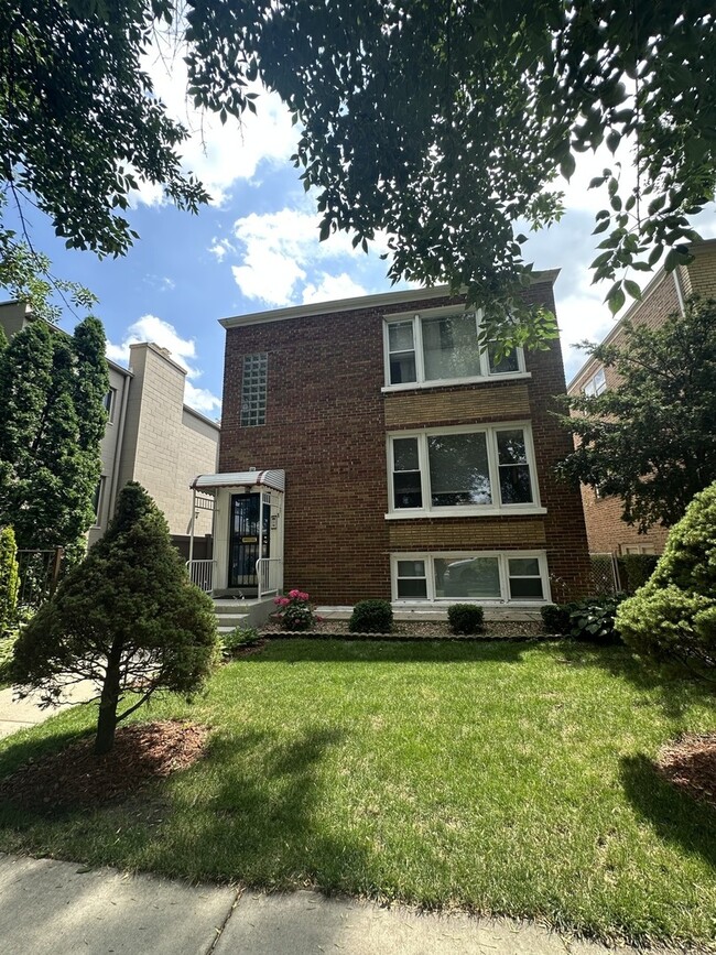 Building Photo - 2023 W Balmoral Ave Unit 1 Rental