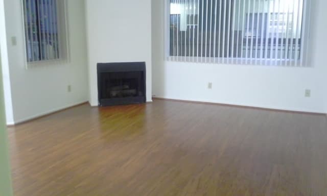 Building Photo - 132 S Adams St Unit 212