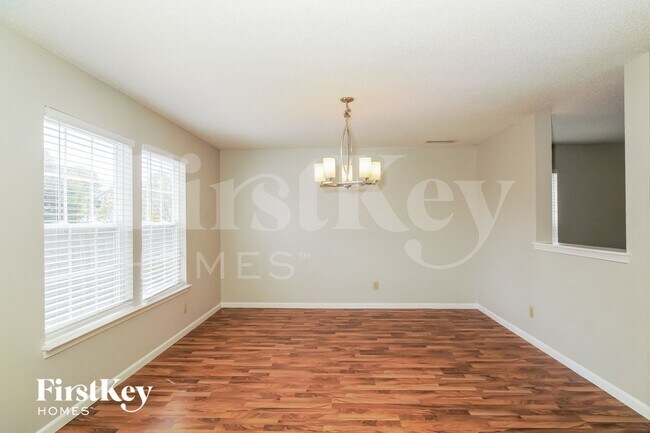 Photo - 339 Winterset Way