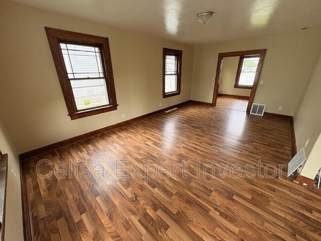 Photo - 644 Greenlawn Ave