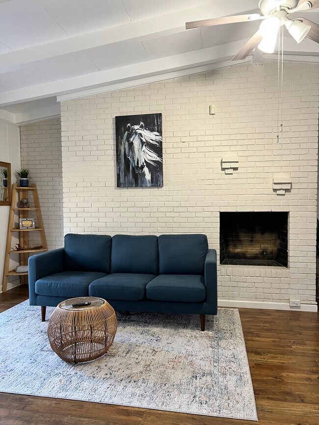 Photo - 852 Chevy Chase Dr