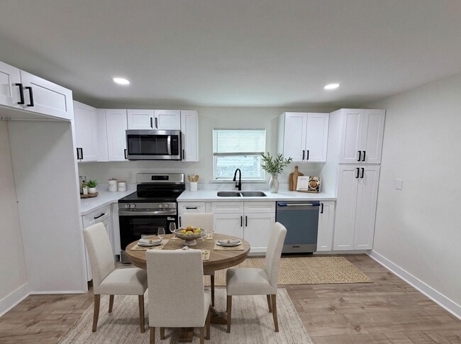 Photo - 1526 E 32nd 1/2 St