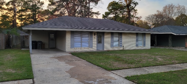 Photo - 858 Fountainbleau Dr House