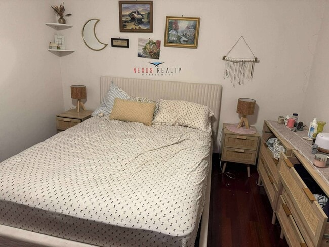 Photo - 21-12 29th St