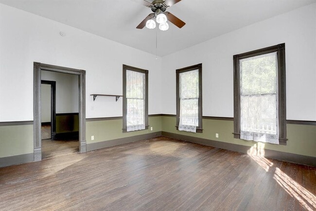 Photo - 304 Olive St