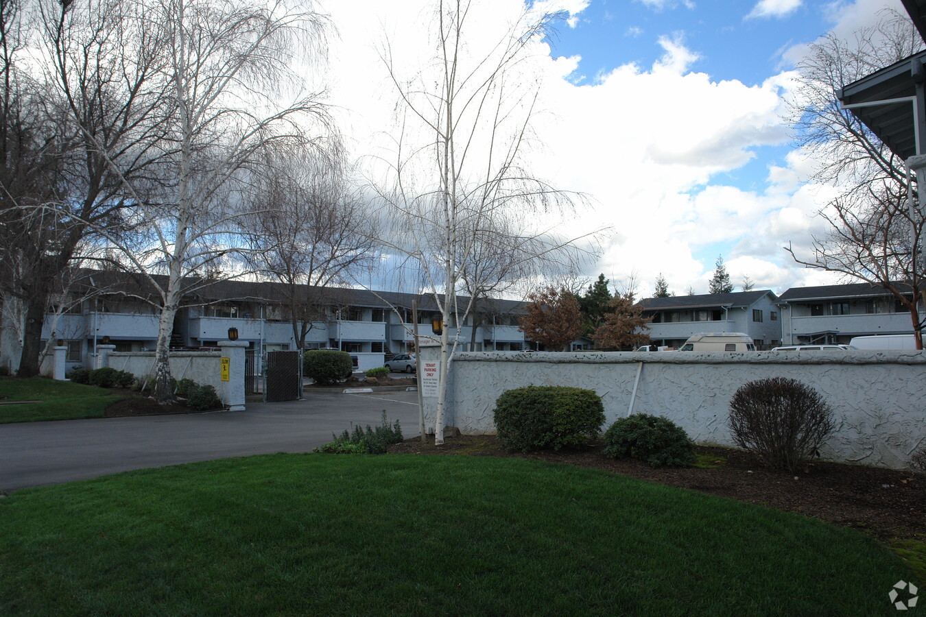 Eastwood Gardens - Eastwood Gardens Apartments