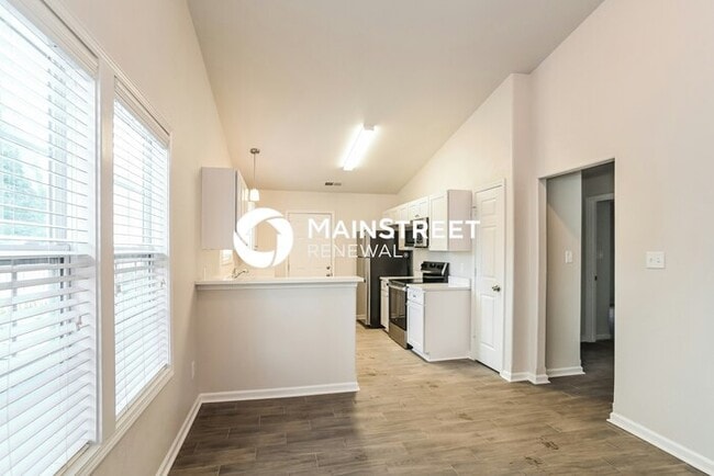 Photo - 3 Bedroom Pet-Friendly Home in Charlotte, NC with Main Street Renewal