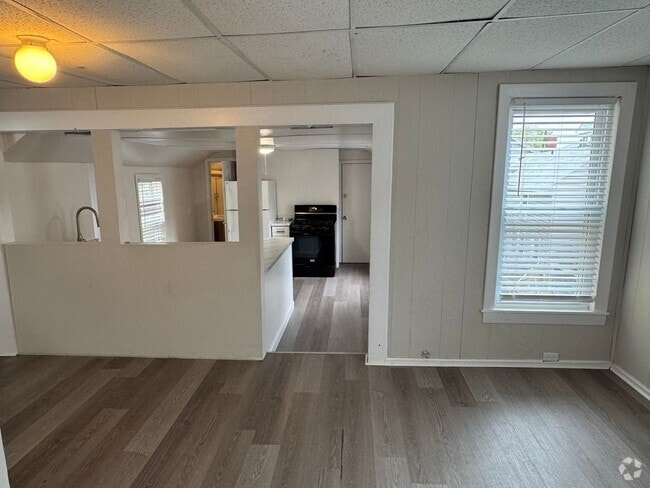 Building Photo - 18 Pentucket St Unit 2 Rental