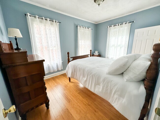 Photo - 928 W Beverley St Unit Upstairs