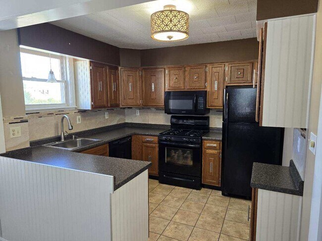 Photo - 388 Snell St Unit Second Floor