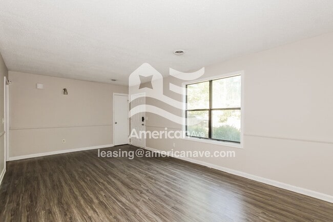 Photo - 105 Fallsbury Rd