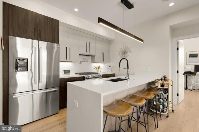 Building Photo - 3933 14th St NW Unit 8