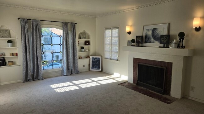 Living room - 4132 Creed Ave Unit 4132