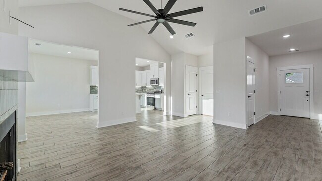 Modern 3BR Near Creekside Park