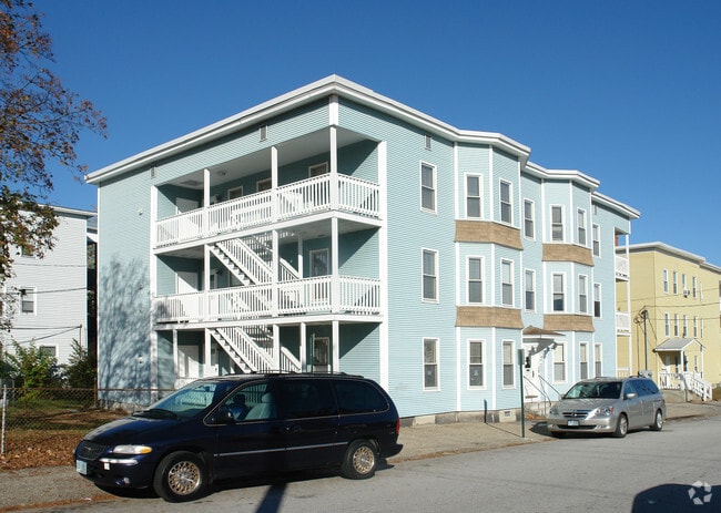 Building Photo - 176 Hall St Rental