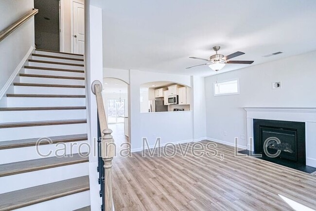 Photo - 400 Chinchilla Dr