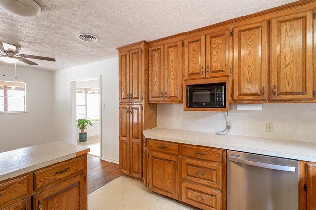 Photo - 2305 Westforest Dr