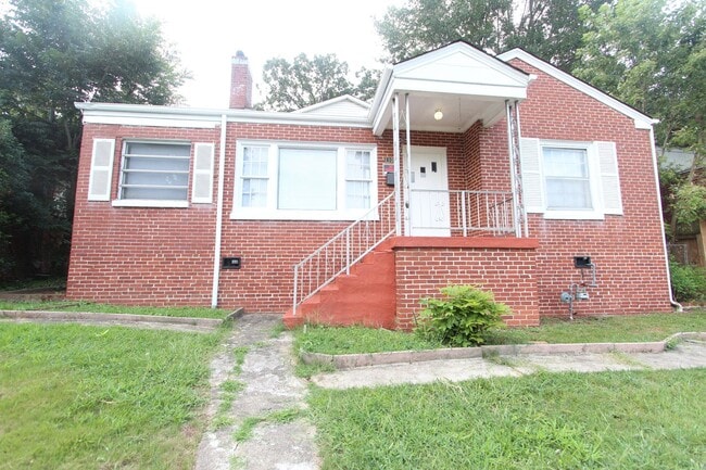 Building Photo - Belview Heights!! Cute! Cute! Cute! Rental
