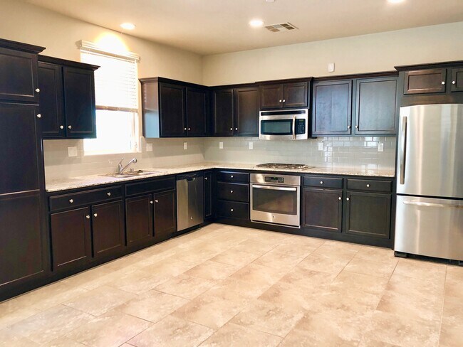 Photo - $2,250 Barstow & DeWolf 3 Bedroom - Commun...
