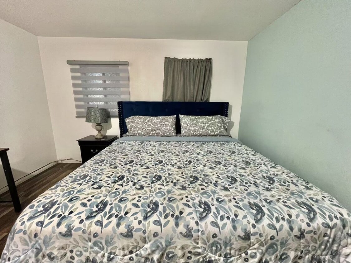 Spacious Spanish-Style Room in Prime LA Lo... - Spacious Spanish-Style Room in Prime LA Lo...