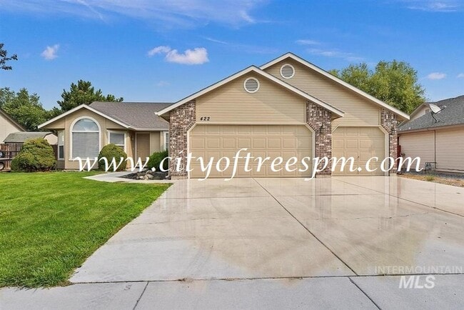 Fantastic 4 bed 2 Bath, 3 Car Garage with ... - Fantastic 4 bed 2 Bath, 3 Car Garage with ... House
