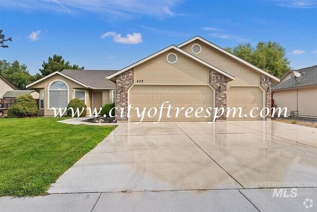 Building Photo - Fantastic 4 bed 2 Bath, 3 Car Garage with ... Rental