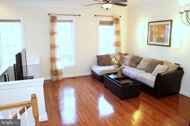 Photo - 623 Hurdle Mill Pl