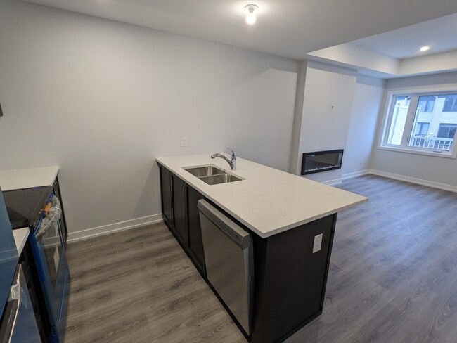 Photo - 270 Anyolite Private