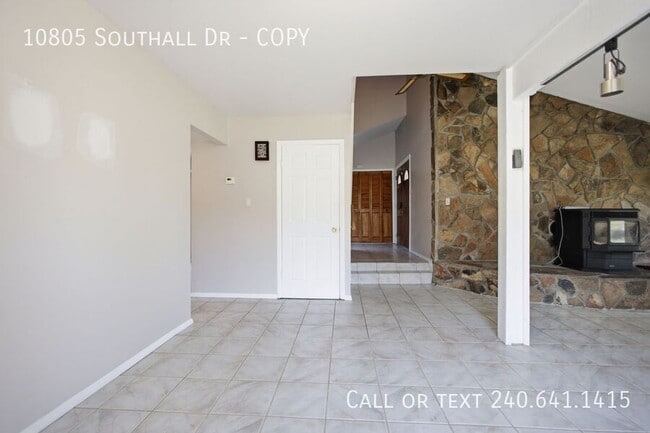 Photo - 10805 Southall Dr