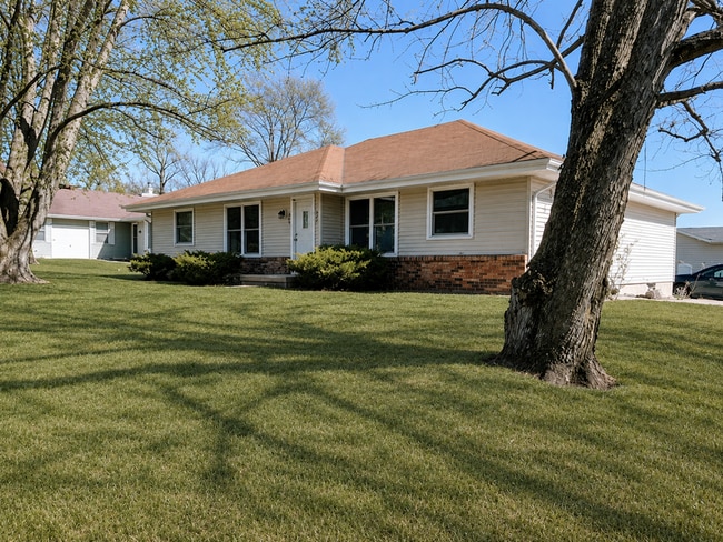 Building Photo - 426 Jeffrey Ln