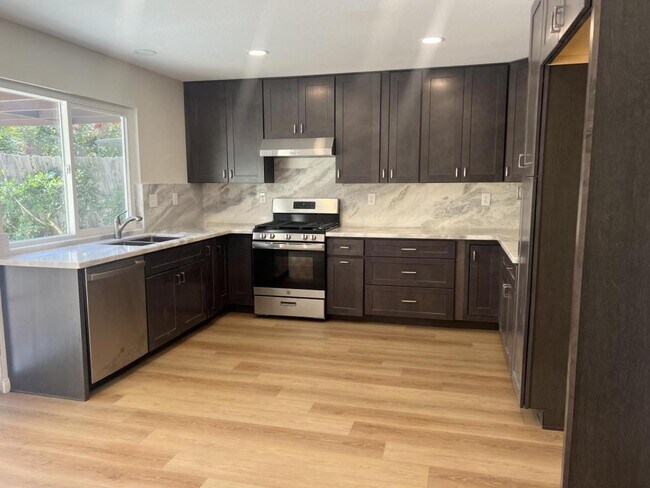 Photo - 10850 Eberly Ct