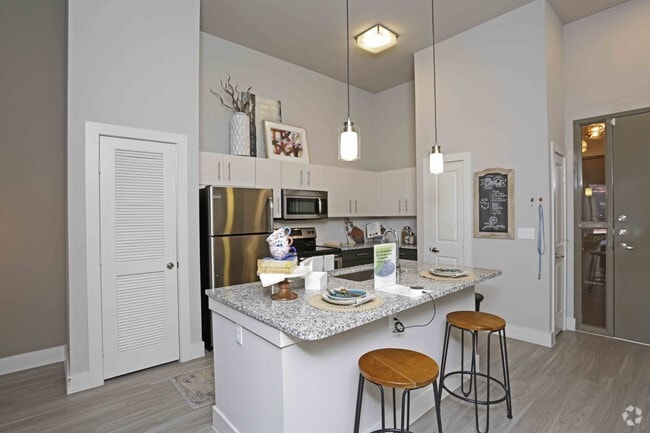 1BR,1BA - 728SF - KITCHEN - The Mallory Eastside