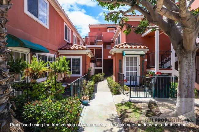 Building Photo - Huntington Beach 2-Bedroom, 2-Bath Home