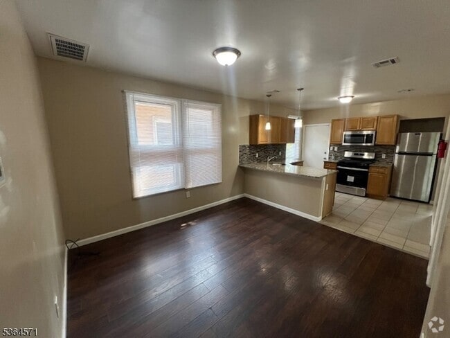 Building Photo - 465 Norwood St Rental