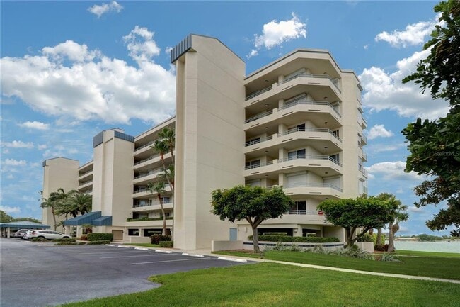 7974 Sailboat Key Blvd S Unidad 701